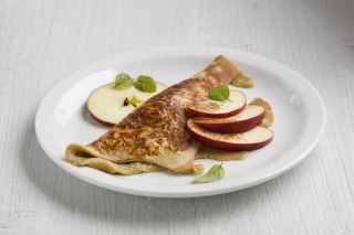 Tortilla de canela con manzanas y copos de avena