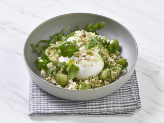 Zomerse bulgursalade met kruisbessen en burrata