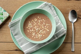 Yogur con cacao, pasas y avena