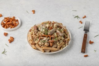 Penne ai funghi gallinacci con lonza di maiale