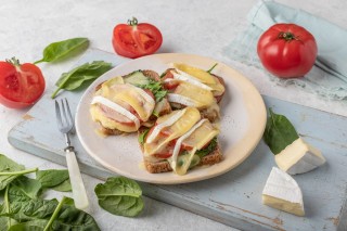 Toast aux épinards et camembert