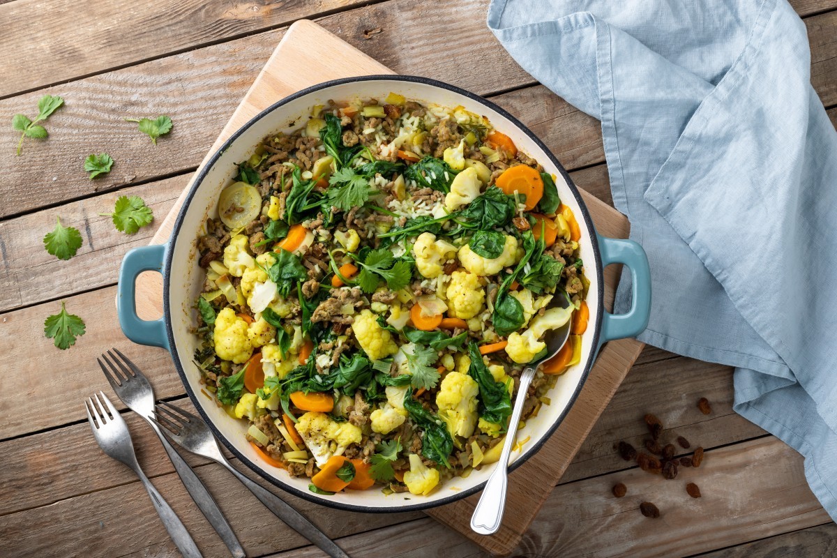 Auflauf mit Reis, Blumenkohl und Hackfleisch