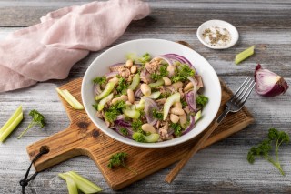 Salad with tuna and beans