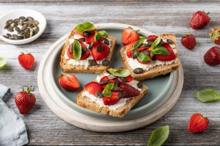 Cottage cheese and strawberry sandwiches with basil