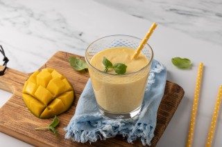 Mango lassi