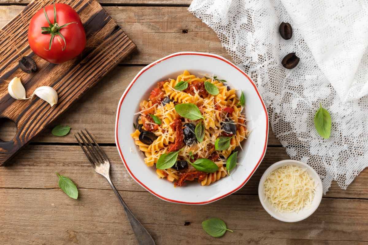 Pasta with tomatoes and olives