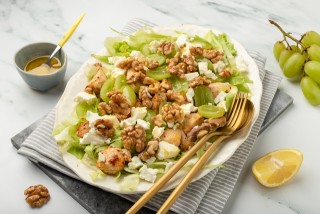 Insalata con pollo e uva