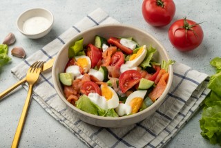 Salade à l'œuf et au saumon fumé