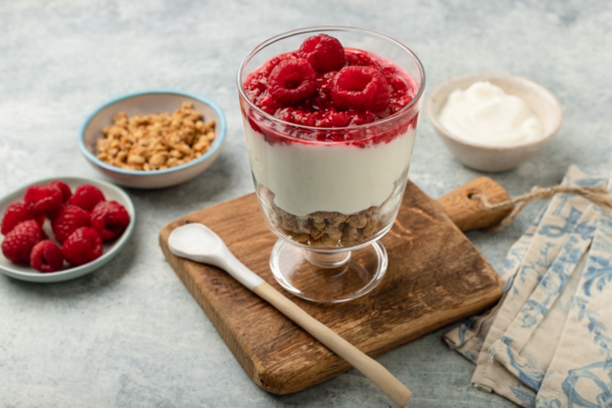 Yogur con frambuesas y muesli