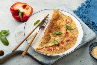 Tortilla francesa con pimiento y queso
