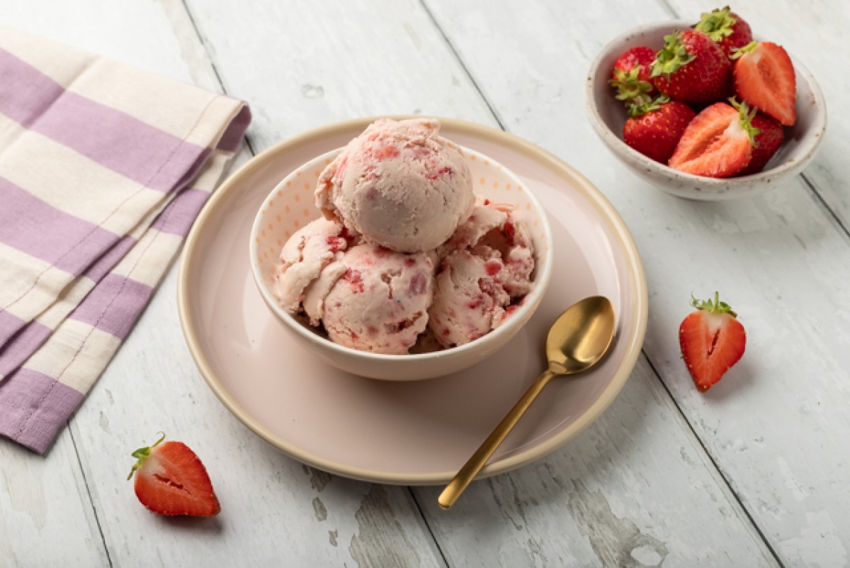 Glace à la fraise à faible teneur en glucides