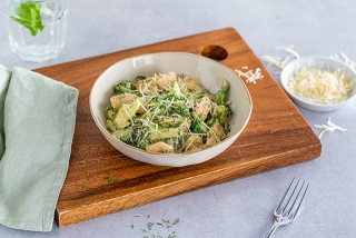 Pollo con brócoli en salsa de crema