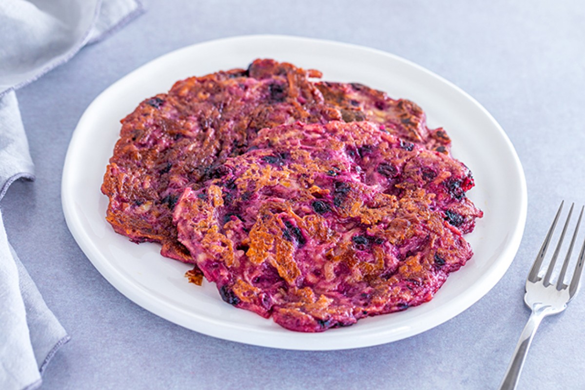 Sugar-free apple and berry pancakes