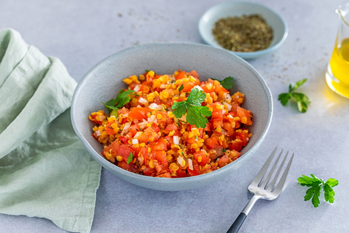Red lentil and tomato salad