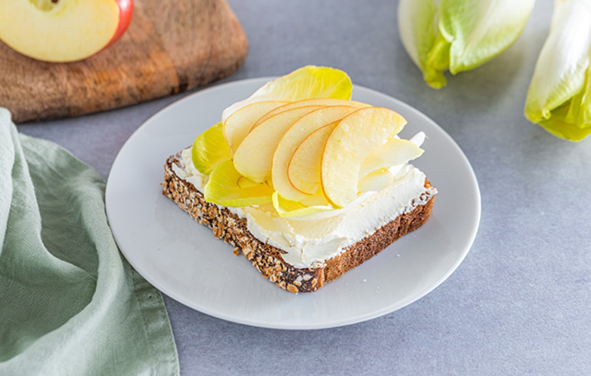 Sandwich met witlof, kaas en appel