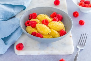 Griesmeelknoedels met frambozen