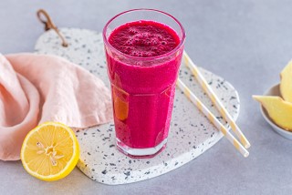 Batido rojo de remolacha y piña