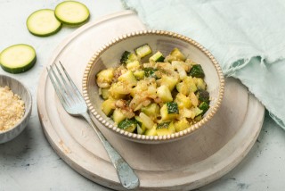Fried courgette with garlic and parmesan
