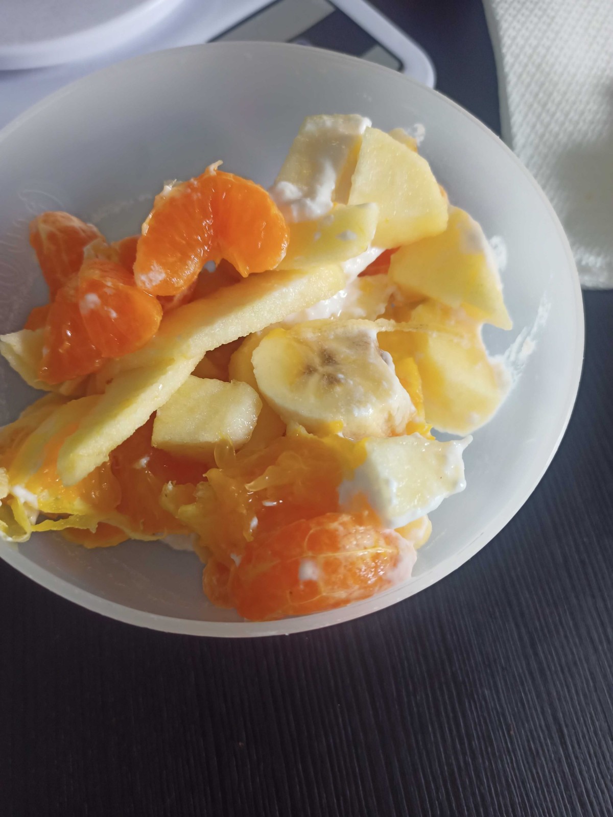 Ensalada de fruta con yogurt y miel
