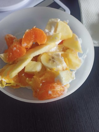 Ensalada de fruta con yogurt y miel