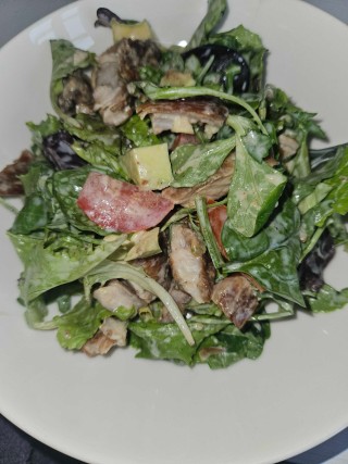 Insalata di pollo e avocado