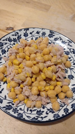 Ensalada simple de garbanzos