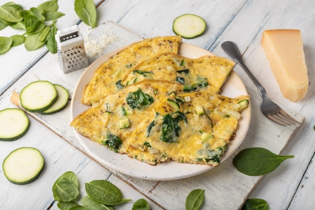 Groente omelet met spinazie en courgette