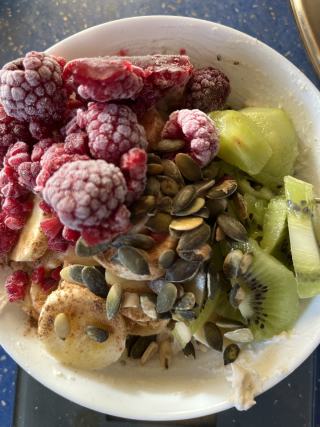 Yogur avena proteína fruta