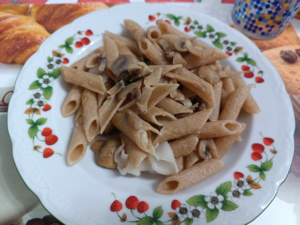 Pasta integrale con champignon e lardo