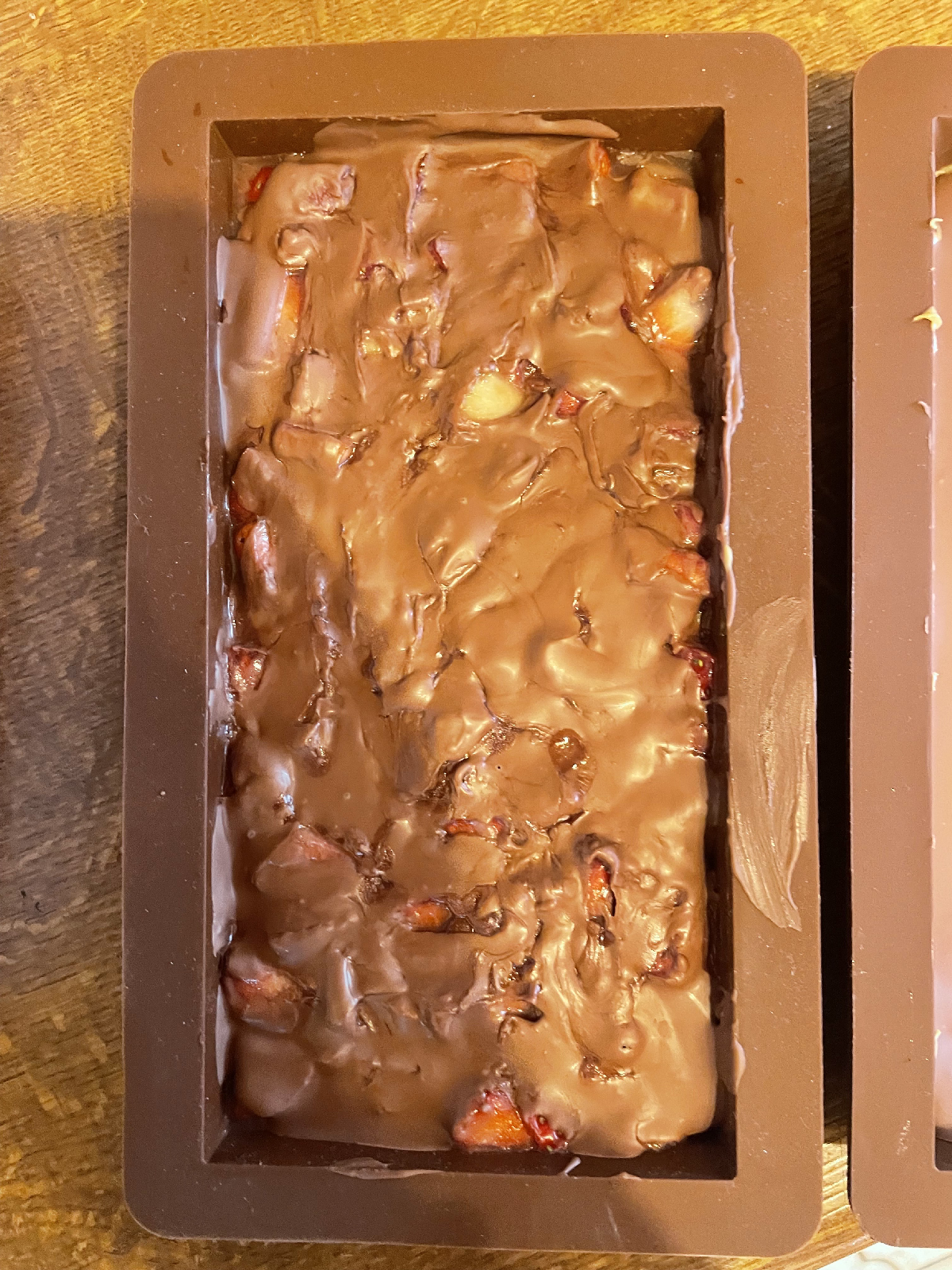 Schokolade gefüllt mit Erdbeeren